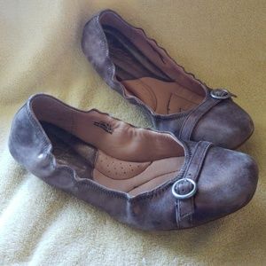 Born Ballet Flats 7.5 Bronze 👀 Look at these!
